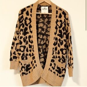 🍒 Hollister leopard soft sweater cardigan Sz. S